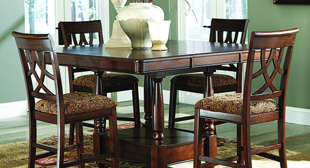 Leahlyn Counter Height Extension Table w/ 4 Barstools